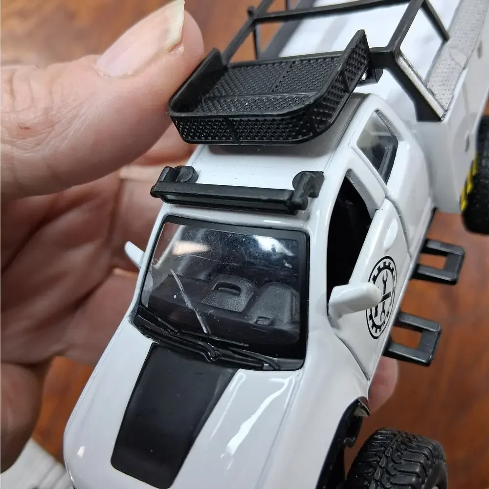 Maisto Diecast 8 Piece Car & Truck‎ Lot Garbage Pickup Trucks